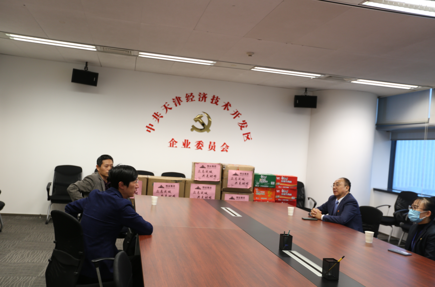 暖心物资送一线 众志成城抗疫情 ——天津3499手机版拉斯维加斯,3499拉斯维加斯集团党支部为防疫一线人员送去物资