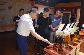 王一帆董事长来3499手机版拉斯维加斯,3499拉斯维加斯集团旗下农业产业百枣纲目（集团）考察