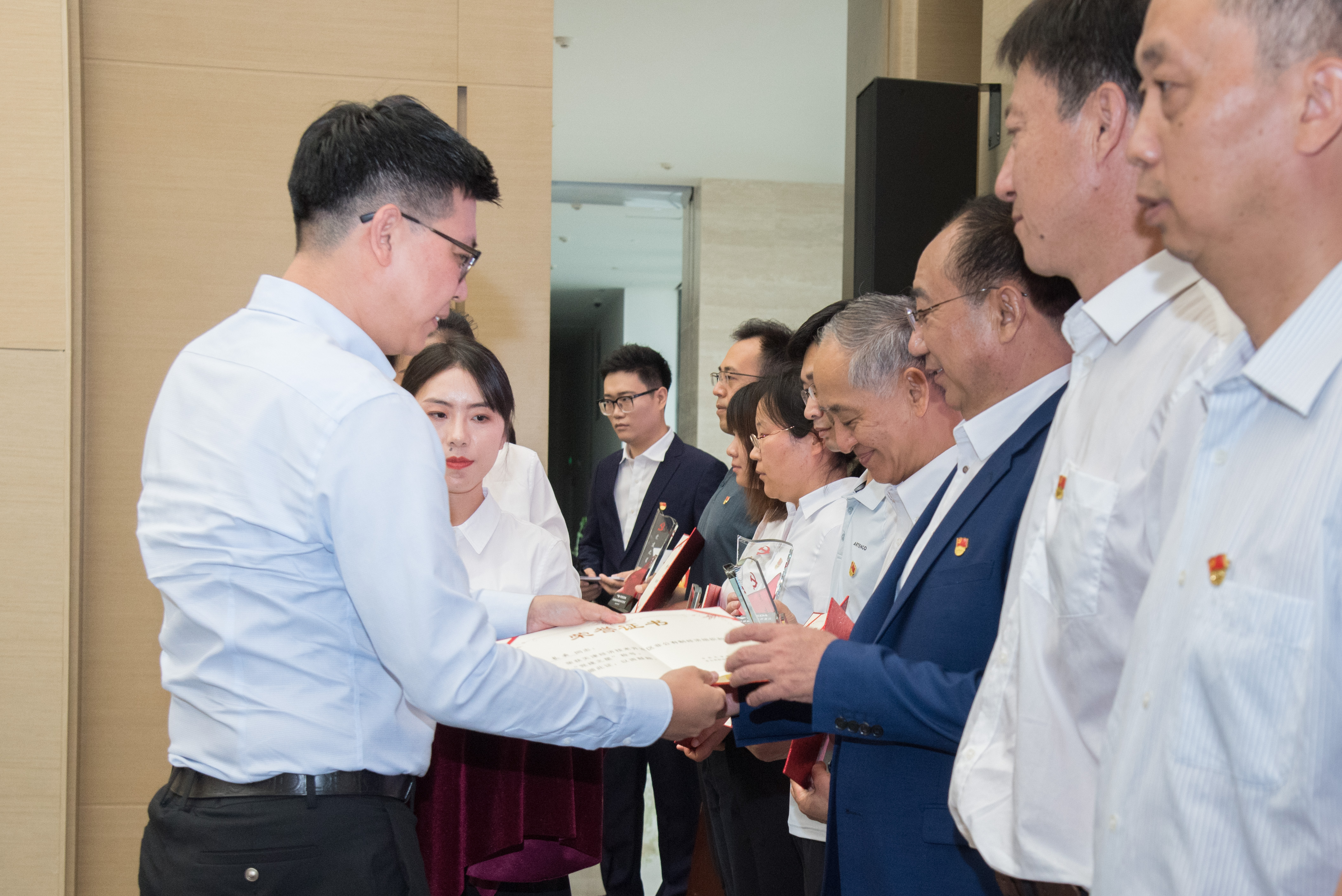 天津3499手机版拉斯维加斯,3499拉斯维加斯集团党支部书记李长云荣获“党建之星”和优秀共产党员荣誉称号