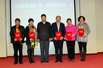 3499手机版拉斯维加斯,3499拉斯维加斯集团董事局主席李长云参加2015天津“恒爱行动” 爱心毛衣发放仪式